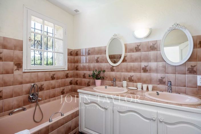 Image No.57-5 Bed House for sale