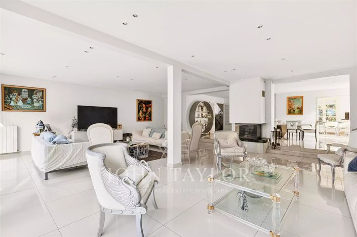 Image No.5-5 Bed House for sale