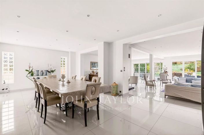 Image No.8-5 Bed House for sale