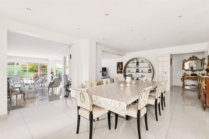 Image No.9-5 Bed House for sale