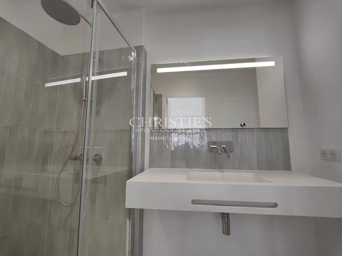 Image No.11-3 Bed House for sale