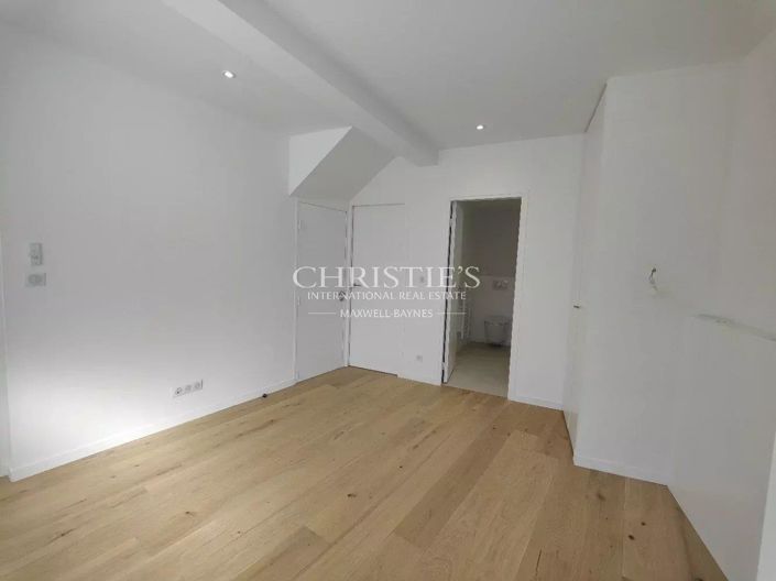 Image No.12-3 Bed House for sale