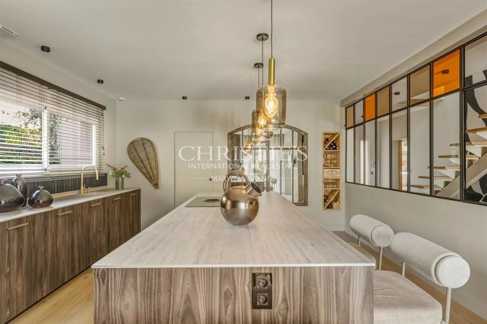 Image No.2-4 Bed House for sale