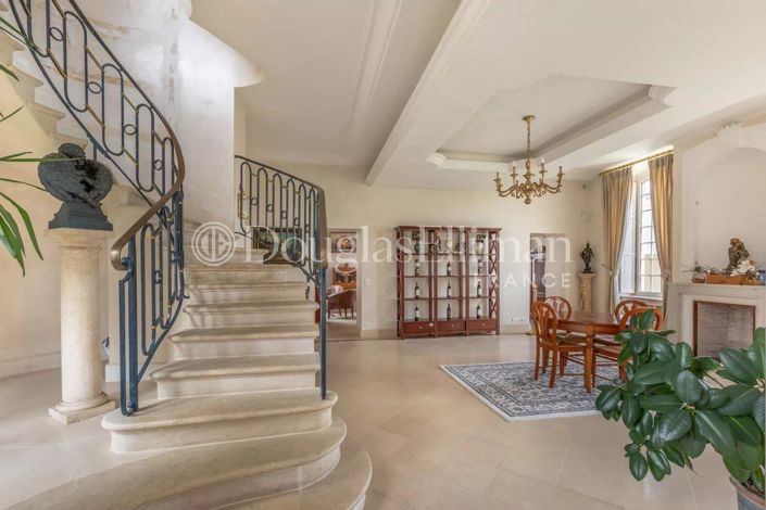 Image No.4-8 Bed House for sale