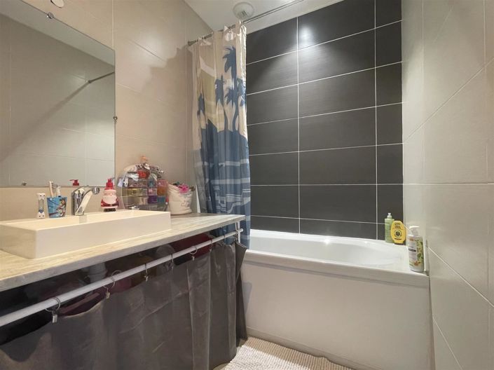 Image No.12-4 Bed House for sale