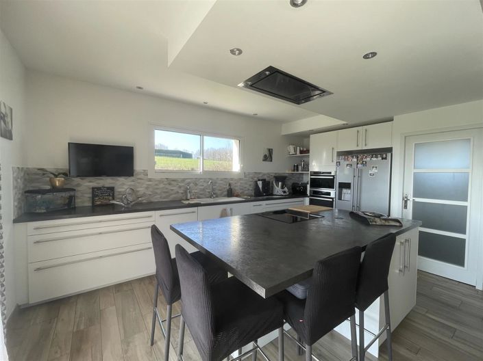 Image No.6-4 Bed House for sale