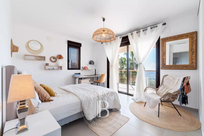 Image No.10-5 Bed House for sale