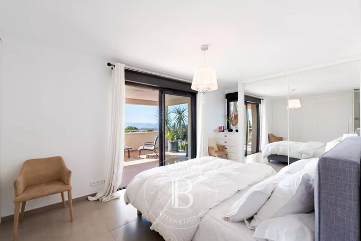 Image No.12-5 Bed House for sale