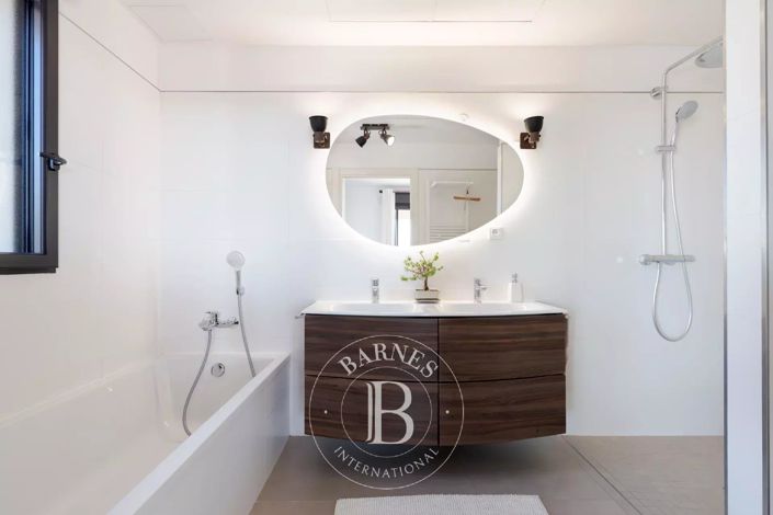 Image No.13-5 Bed House for sale