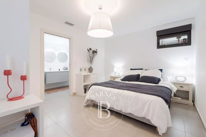 Image No.14-5 Bed House for sale