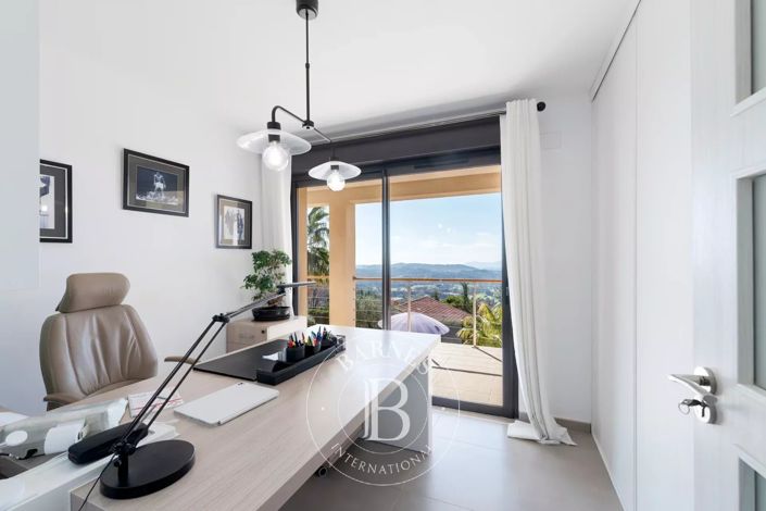 Image No.15-5 Bed House for sale