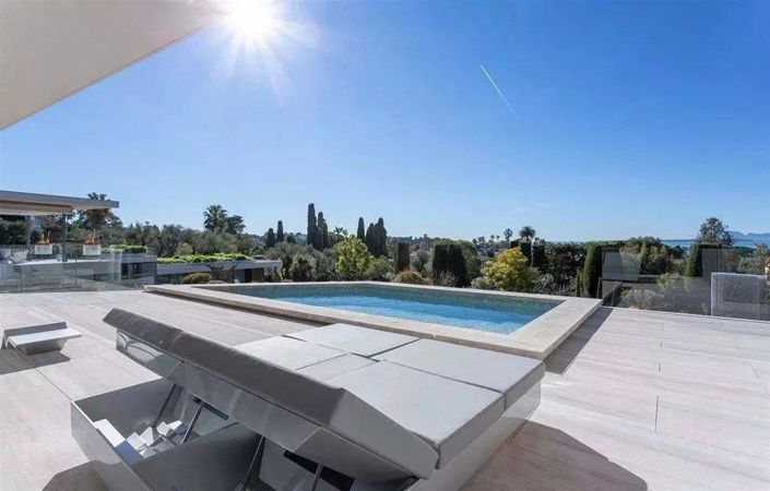 Image No.18-9 Bed House for sale