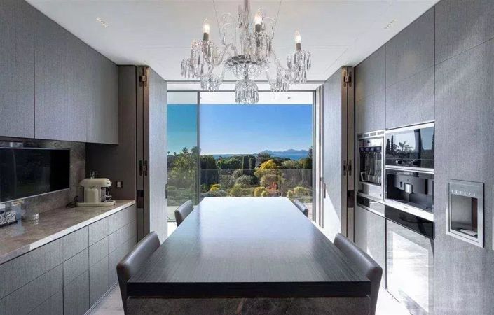 Image No.5-9 Bed House for sale