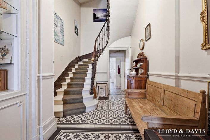 Image No.3-9 Bed House for sale