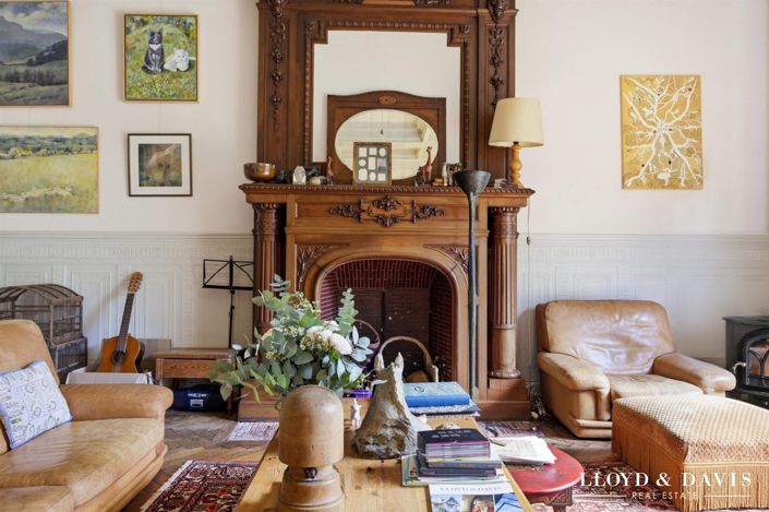 Image No.6-9 Bed House for sale