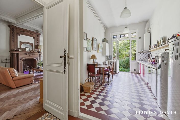 Image No.8-9 Bed House for sale