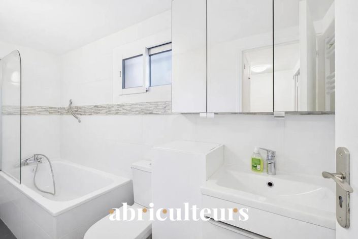 Image No.12-5 Bed House for sale