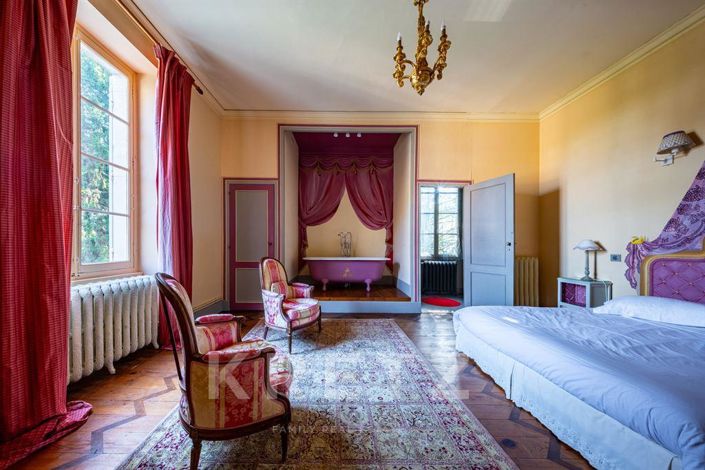 Image No.10-15 Bed Property for sale