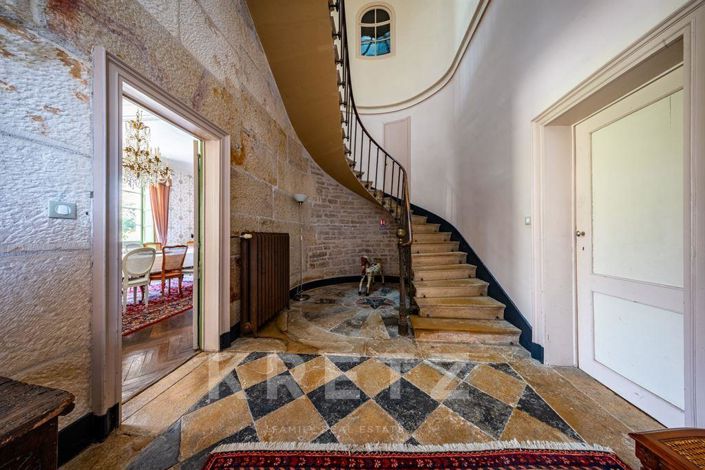 Image No.13-15 Bed Property for sale