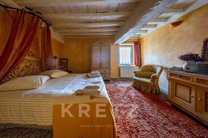 Image No.15-15 Bed Property for sale