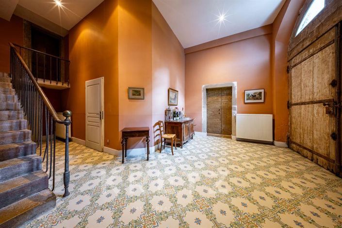 Image No.17-15 Bed Property for sale