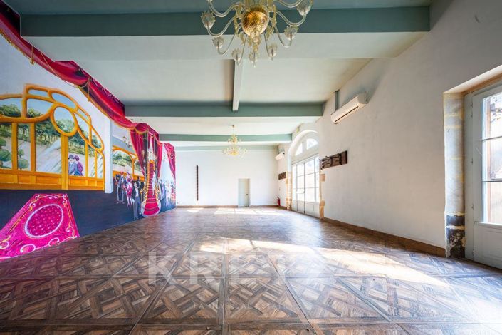 Image No.18-15 Bed Property for sale