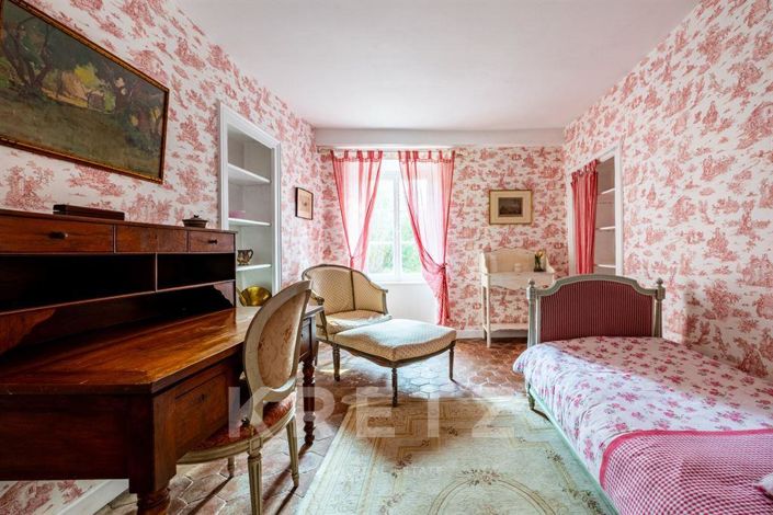 Image No.22-15 Bed Property for sale