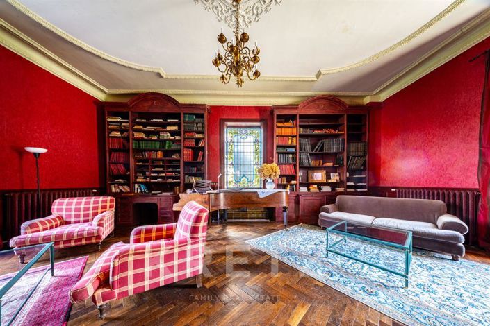 Image No.4-15 Bed Property for sale