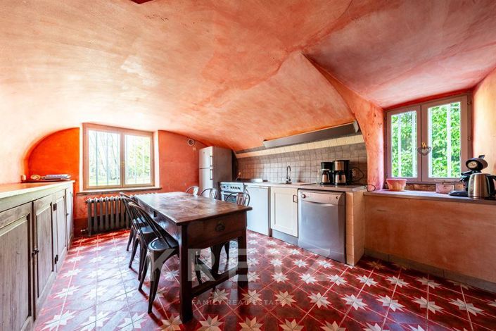 Image No.6-15 Bed Property for sale