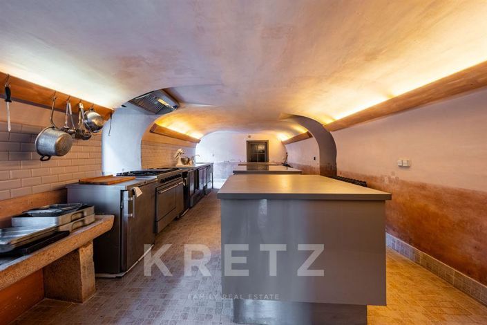 Image No.7-15 Bed Property for sale