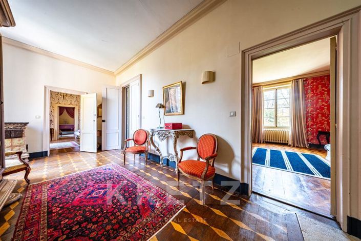 Image No.8-15 Bed Property for sale