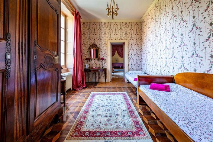 Image No.9-15 Bed Property for sale