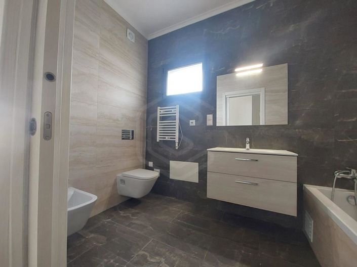 Image No.18-4 Bed Apartment for sale