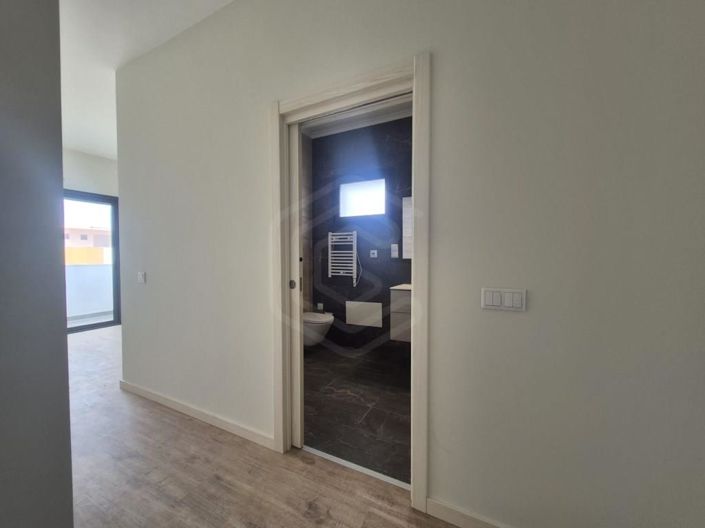 Image No.20-4 Bed Apartment for sale