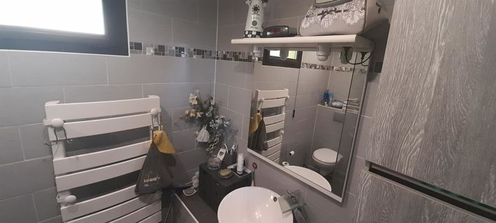 Image No.17-6 Bed House for sale