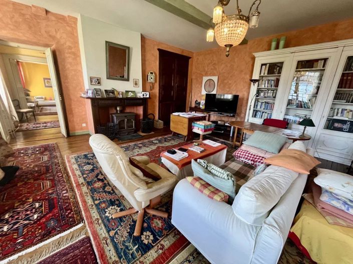 Image No.21-6 Bed House for sale