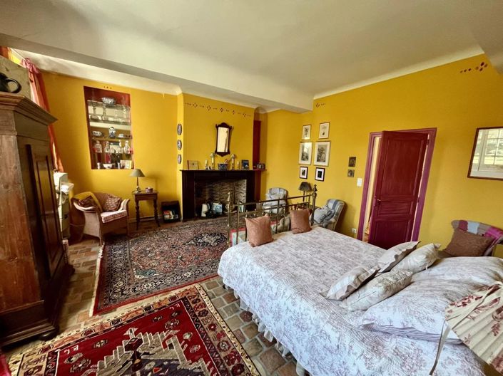 Image No.9-6 Bed House for sale