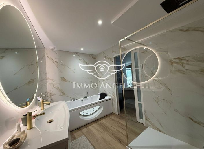 Image No.11-3 Bed Property for sale