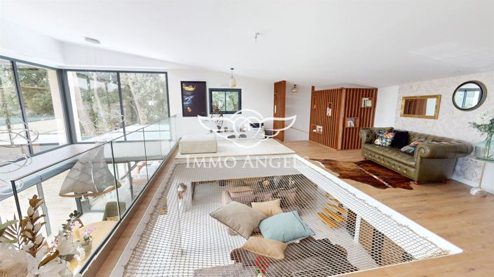 Image No.14-3 Bed Property for sale