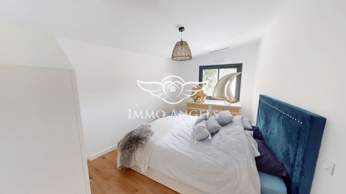 Image No.15-3 Bed Property for sale