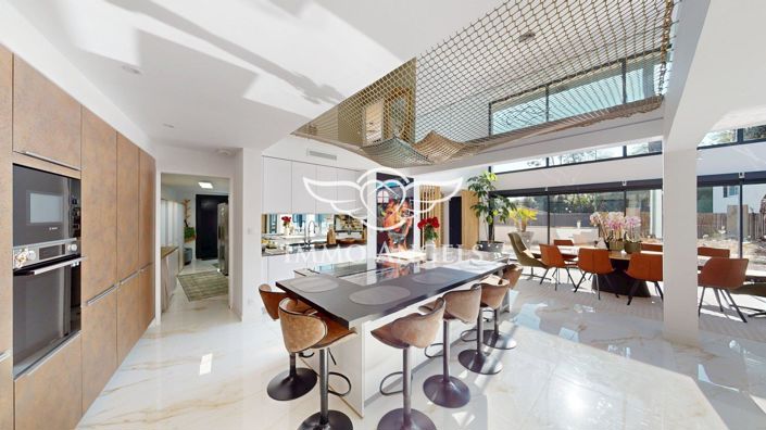 Image No.5-3 Bed Property for sale