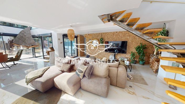 Image No.7-3 Bed Property for sale