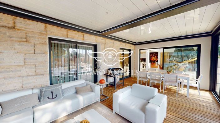 Image No.8-3 Bed Property for sale