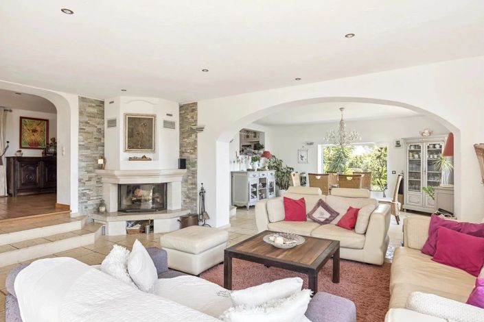 Image No.2-4 Bed House for sale