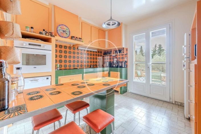 Image No.10-6 Bed House for sale