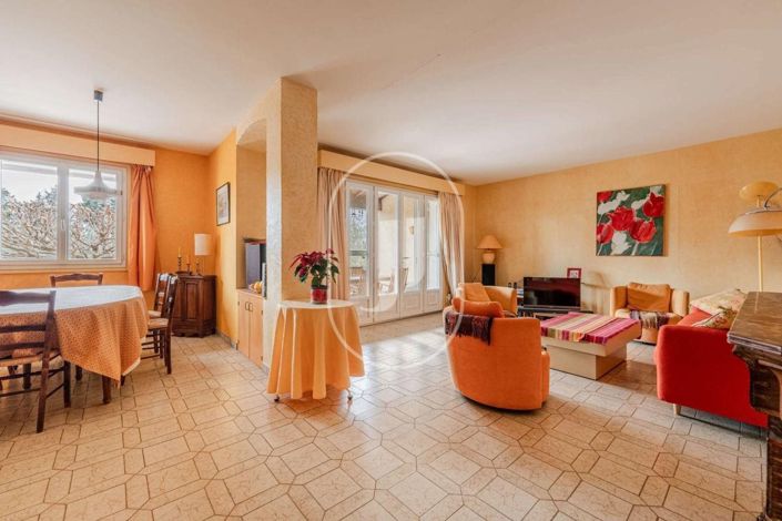 Image No.6-6 Bed House for sale