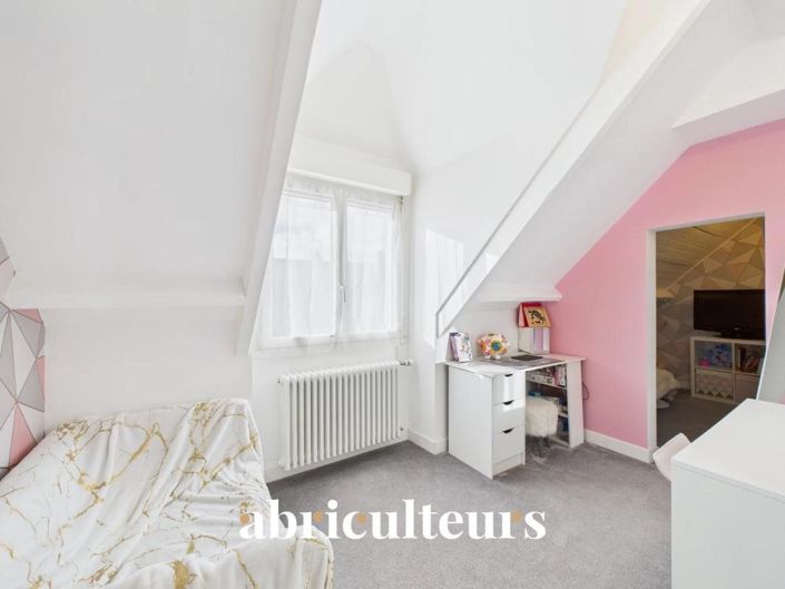 Image No.11-5 Bed House for sale