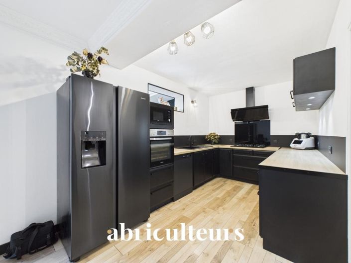 Image No.3-5 Bed House for sale