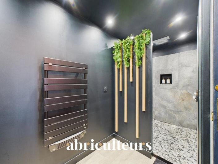 Image No.7-5 Bed House for sale