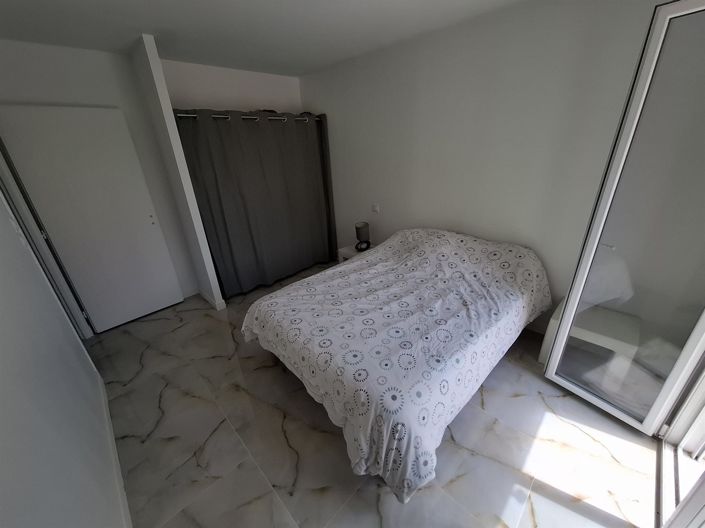 Image No.10-3 Bed House for sale